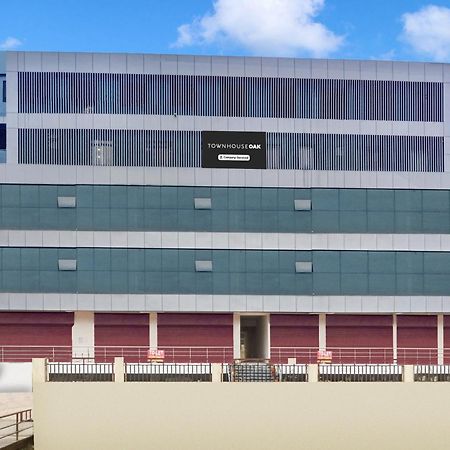 Townhouse Oak Sarusajai Stadium Dispur Bagian luar foto